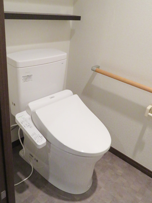 スッキリ落ち着いたトイレ空間に スッキリ落ち着いたトイレ空間に